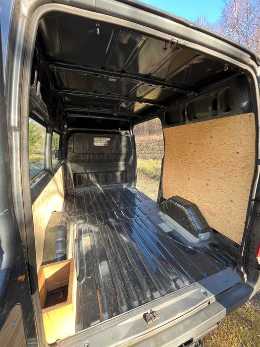 Wywóz starych mebli, gratów, piwnic – szybko i tanio | Bus