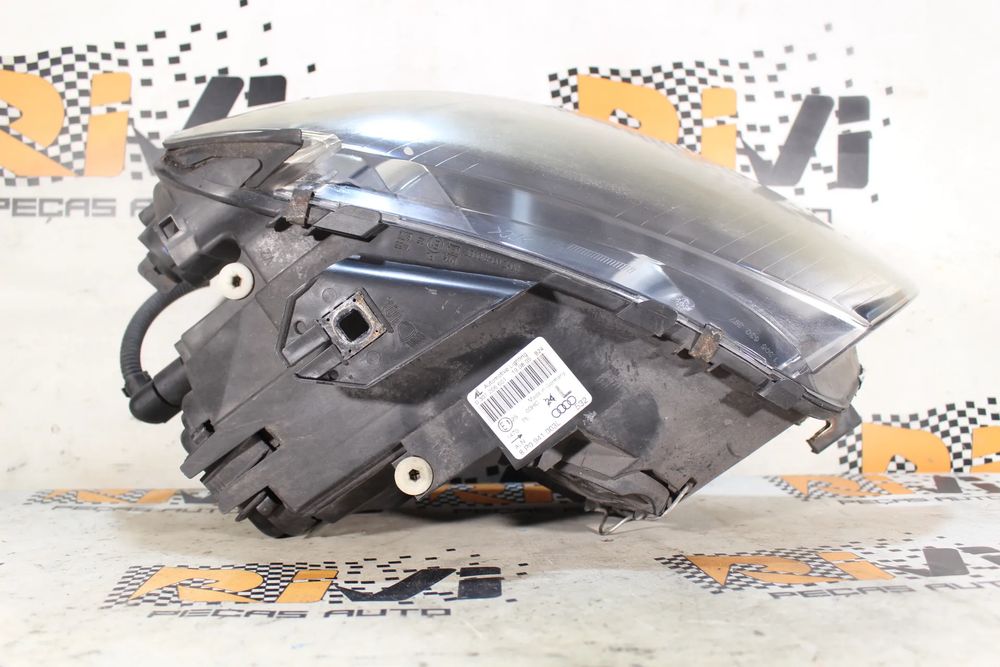 Ótica / farol esquerda AUDI A3 (8P1)