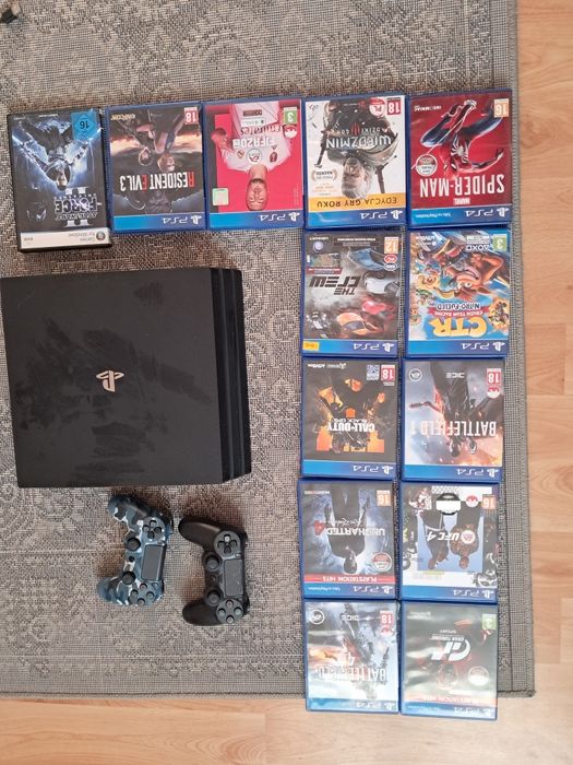 PS 4 Sony + 2 pady + 12 gier