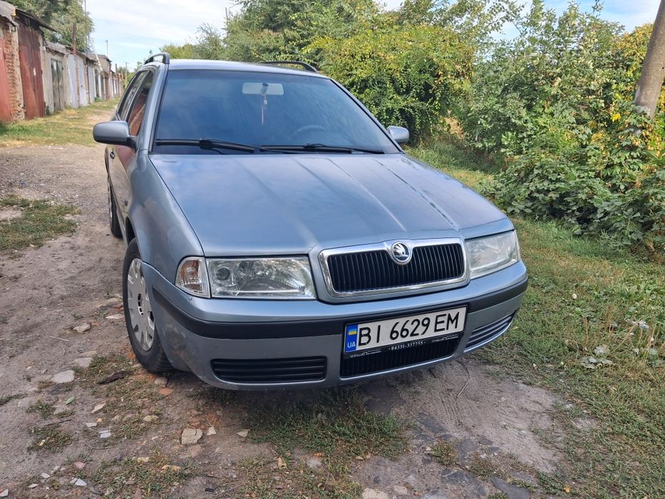 Продам гарну Шкоду Тур(без вкладень)