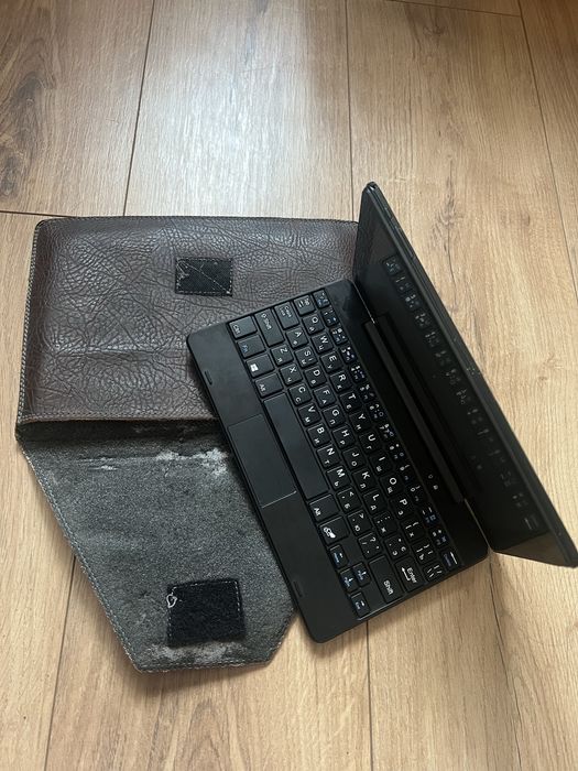 Планшет Bravis WXi89 3G Black з зйомною клавіатурою