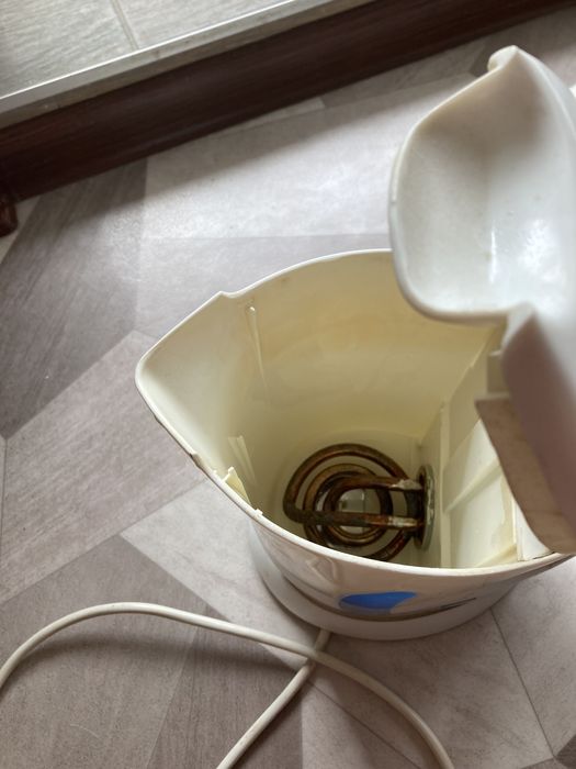 Продам электрочайник Vigor