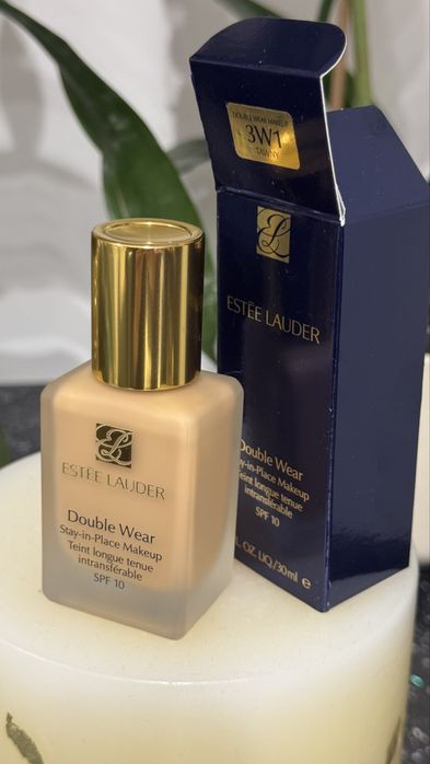 długotrwały podkład w płynie Estée Lauder Double Wear Stay-in-Place Longwear Matte Foundation SPF 10 w odcieniu 3W1 Tawny (pojemność 30 ml)