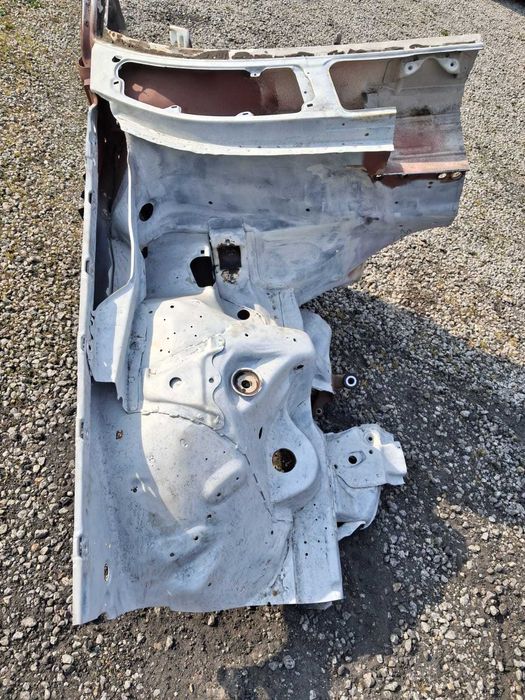 Nadkole ćwiarta prawa przód mercedes W123