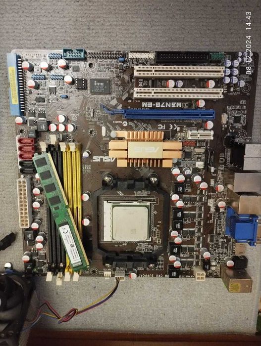 Материнська плата M3N78-EM