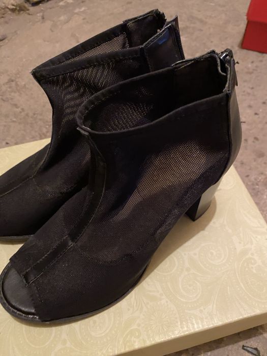 Buty damskie na obcasie