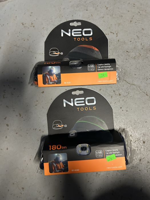 Zestaw czapek zimowych z lampka