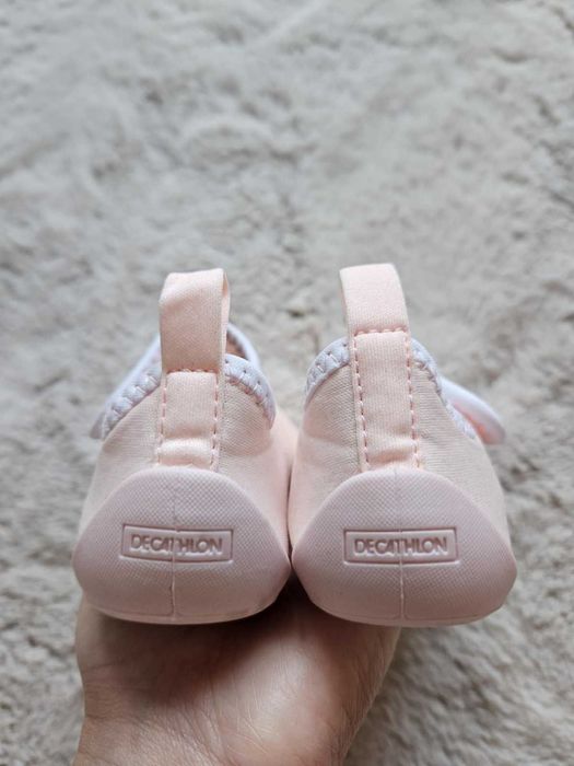 Buty do wody Aquashoes dla malucha Nabaiji Decathlon różowe