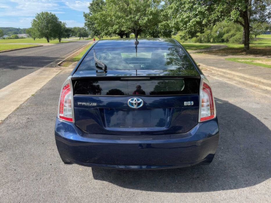 Toyota Prius Four      2014