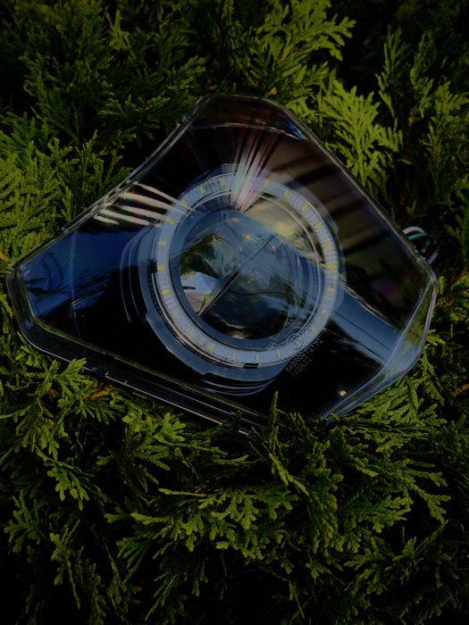 Фара на мотоцикл з лінзою