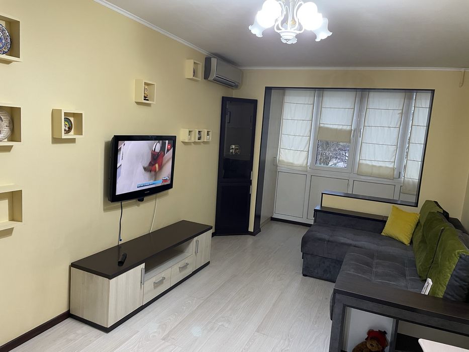 Власник, біля Глобала