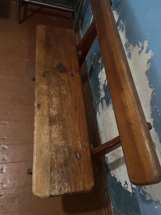 Стіл кухонний та дві лави дерево покрито лаком розмір 100х70