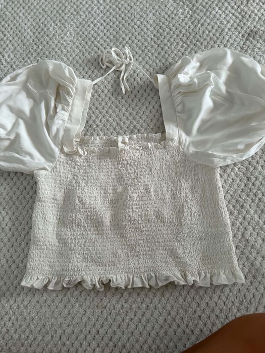 Krotka  bluzka z bufiastymi rękawami H&M rozmiar L.