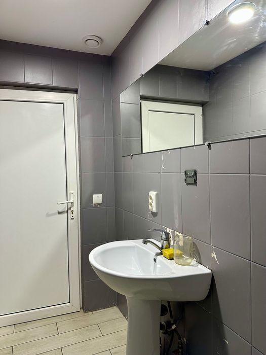 СМ ФАСАДНЕ приміщення на Проспекті в Чернівцях, 83м2 з залом 63м2