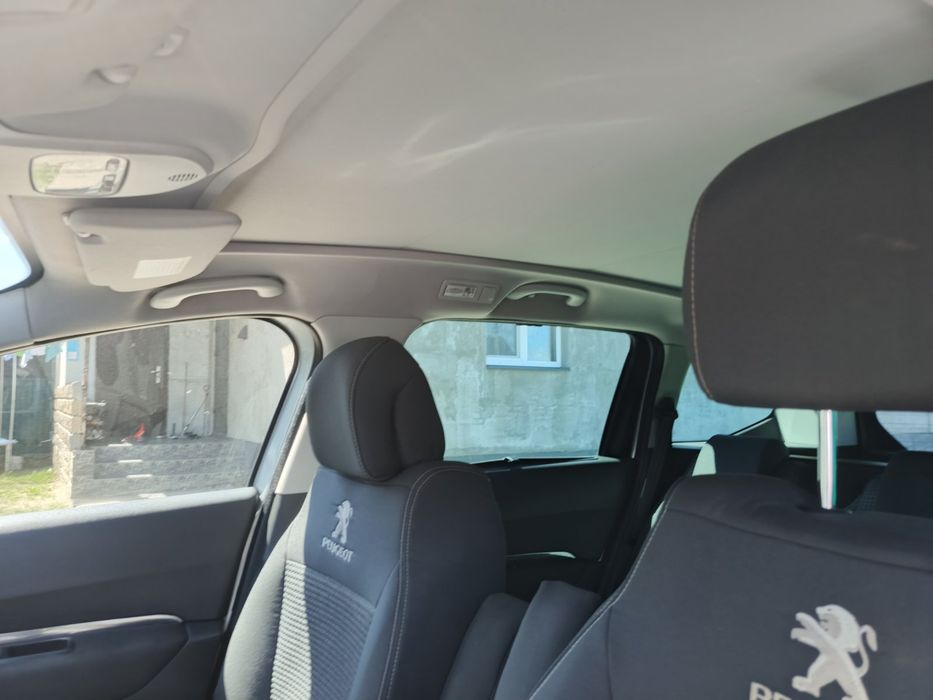 Peugeot 5008 2010 рік