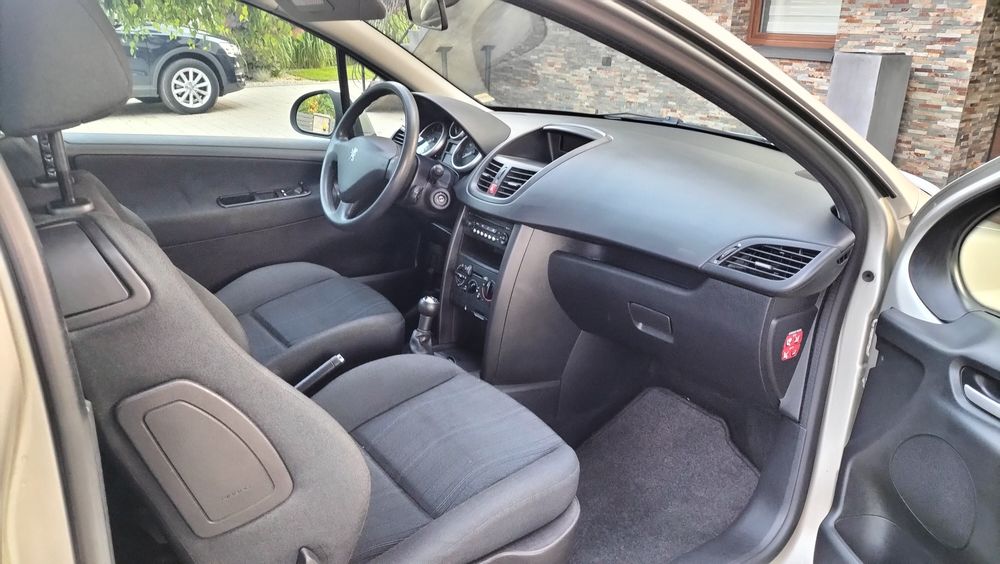 Sprzedam peugeot 2007 1.4 benzyna idealny