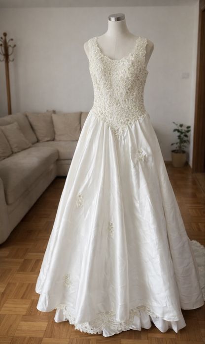 Suknia slubna smietankowa