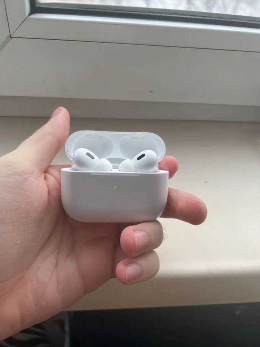 Нові навушники AirPods Pro 2
