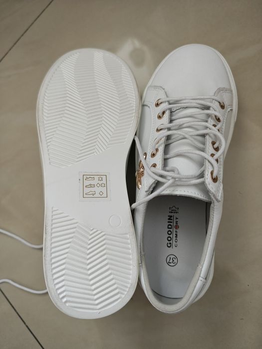 Buty sneakersy  nowe 37