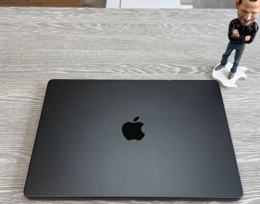 MacBook Pro 14  M4 / RAM 24 / SSD 1 TB / GPU 10 / CPU 10 / Space Black / 2024 / MDM