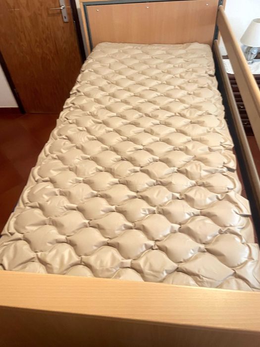Cama articulada com colchão + colchão anti escaras + compressor