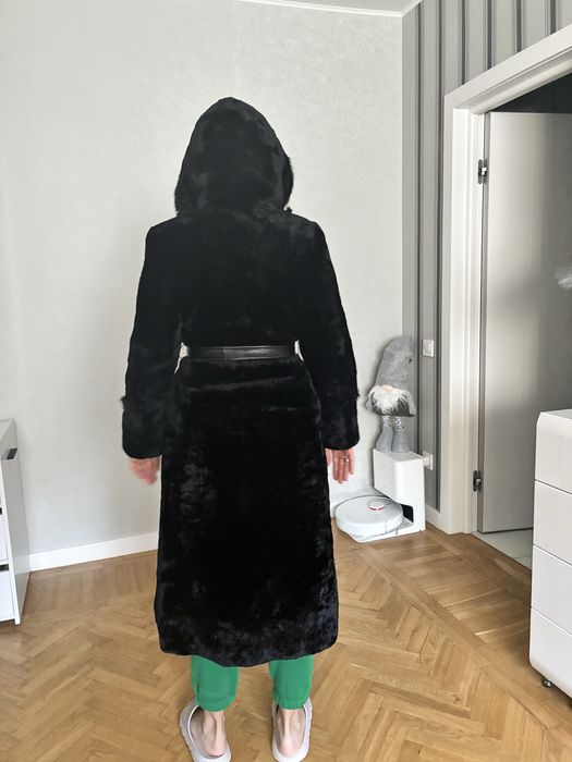 Шуба довга з натурального хутра мутону
