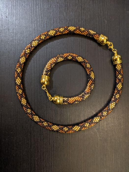 Conjunto de colar e pulseira, trabalho manual