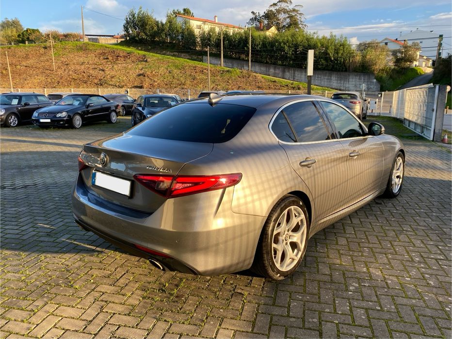 Alfa Romeo Giulia 2.2dA 180cv - Nacional- otimo estado - 1 dono