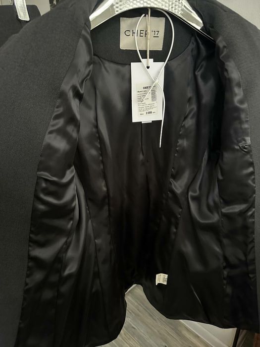 Комплект  жакет приталенный с акцентными плечами  + шорты CHER'17