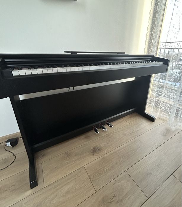 Pianino z YAMAHA YDP-143B