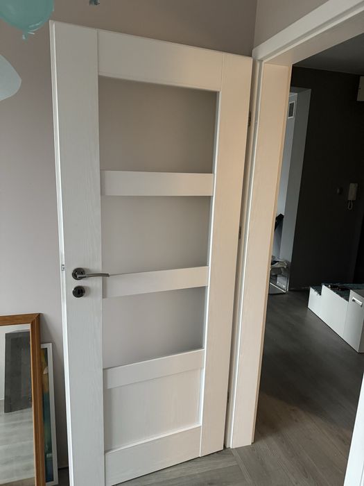 Białe drzwi z ościeżnicami 3 pary stan bardzo dobry