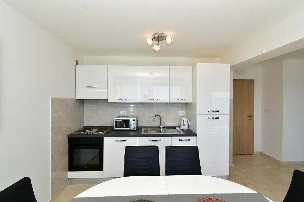 Apartament z basenem 40m od morza Chorwacja