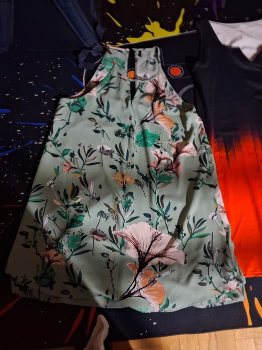 Vestidos e macacão novos