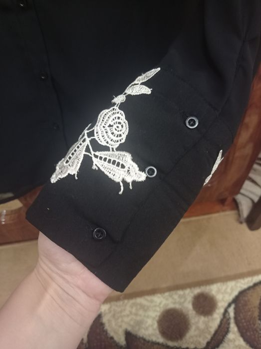 Жіноча гарна сорочка