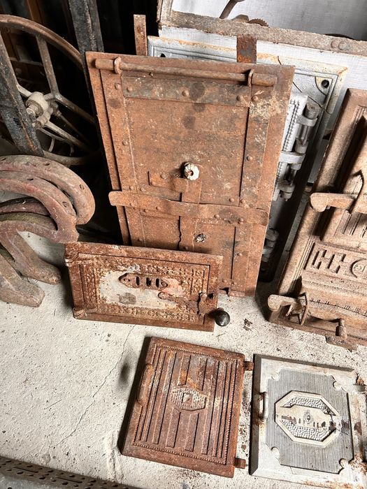 Stare żeliwne drzwiczki do pieca zdobione kuchenne do wedzarni PRL