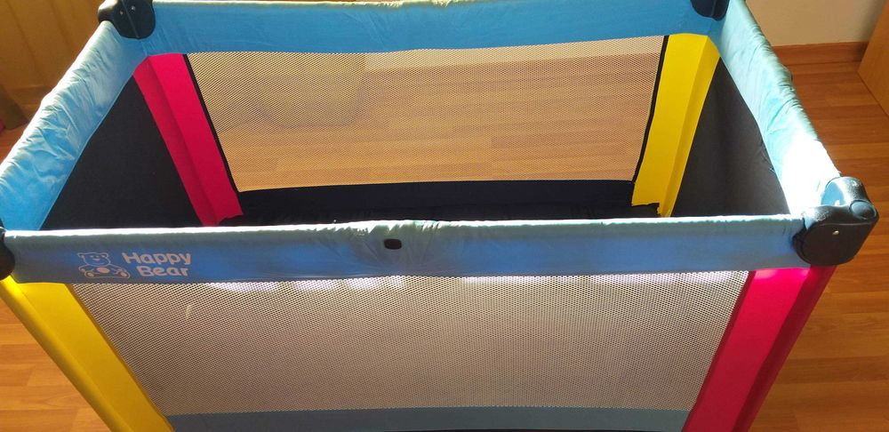 Cama de viagem de criança em bom estado