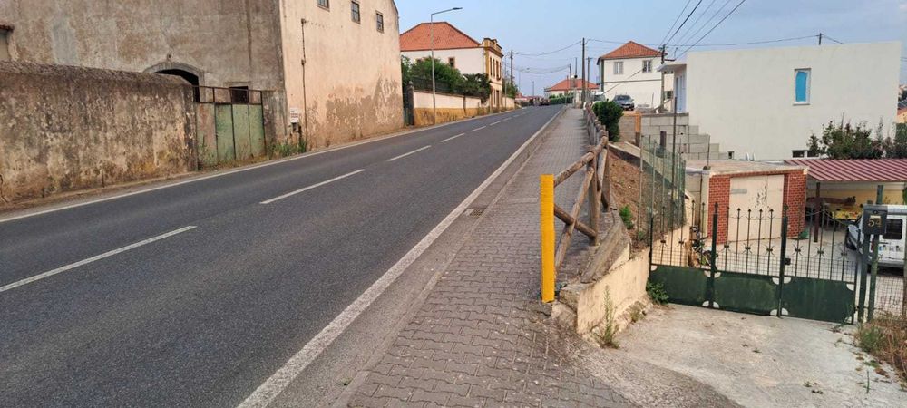 Terreno Urbano 491 m² na Marteleira – Estudo p/ Moradia 300 m² (Lourinhã)