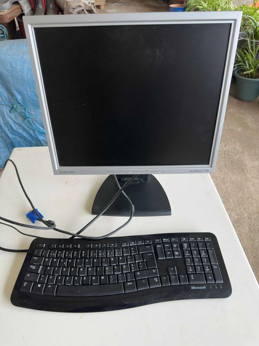 Monitor e teclado