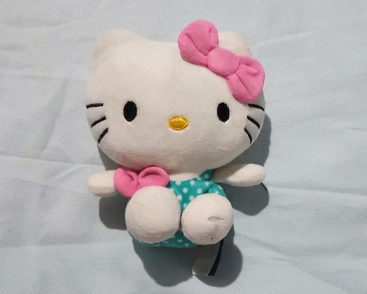 Pelúcia Hello Kitty com Laço Rosa