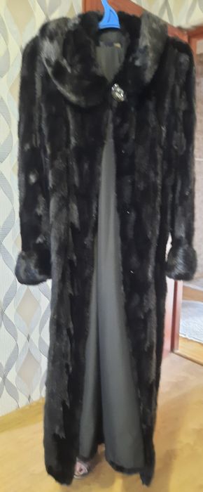 Продам норкову шубу
