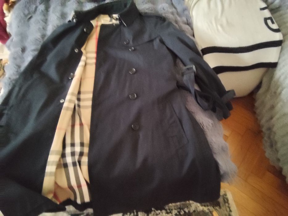 жіночий укорочений тренч синього кольору Burberry
