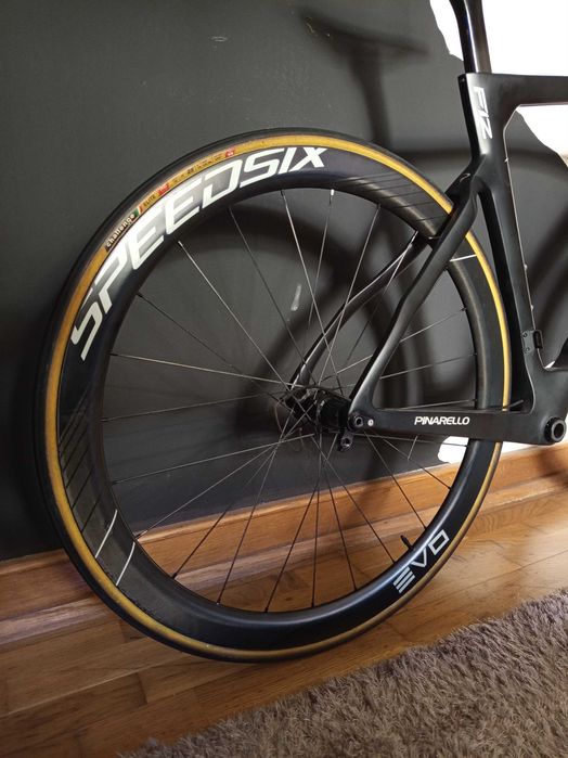 Rodas 28 carbono Speedsix Evo 45 + pneus