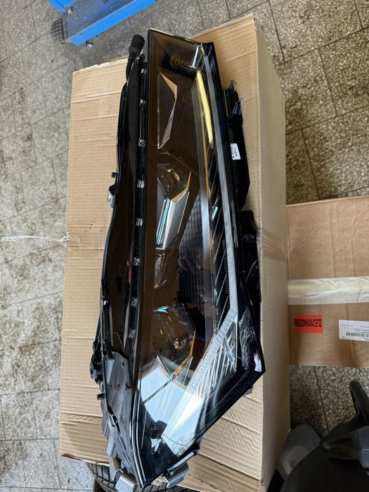 Lampa prawa SKODA SUPERB 4 IV full LED jak NOWA
