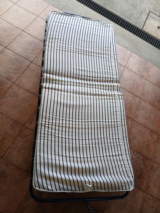 Cama de hóspedes dobrável
