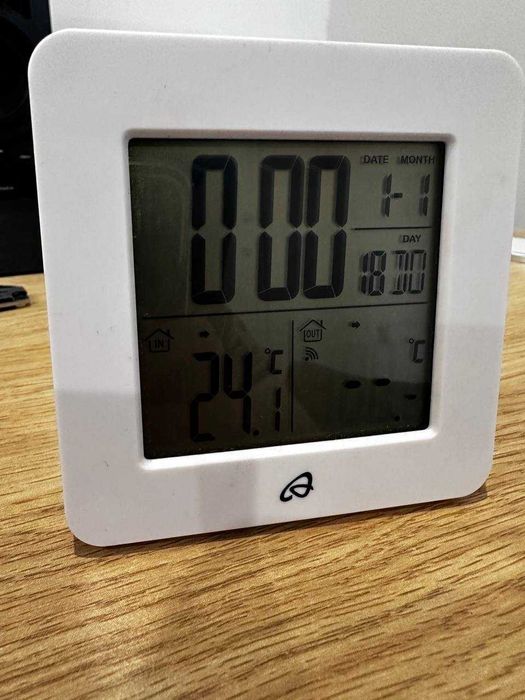 Настільний LCD годинник з календарем та будильником