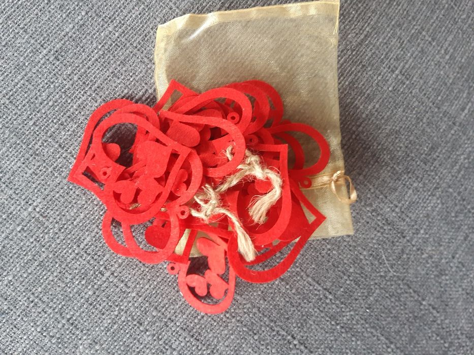 Nowe serduszka ażurowe ala filcowe. 20 szt.