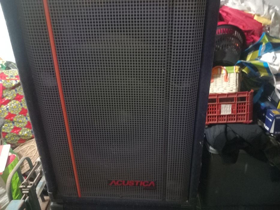 Clunas acústicas.   ,