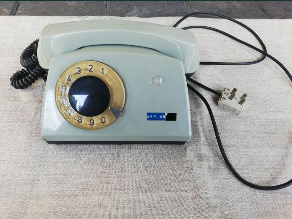 Telefon z czasów PRL-u