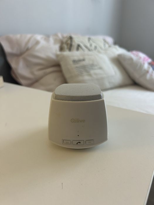 Coluna Qilive + caixa + cabo de carregamento