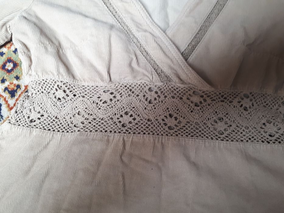 Blusa bombazine com renda